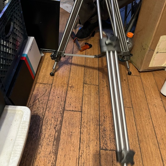 Ravelli tripod stand premium 67”-70” adjust aluminum and plastic - Picture 2 of 5